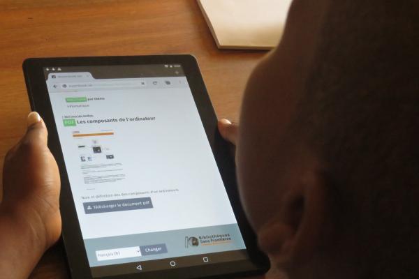 Learners discovering how to use offline tablets